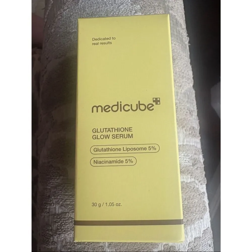 MEDICUBE Glutathione Glow Serum 30g New in the box